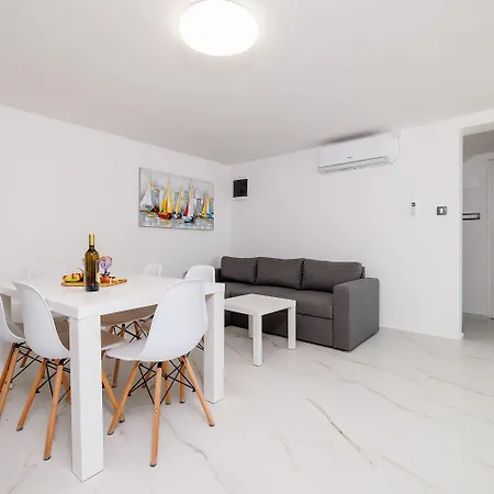 Grosser Pool Mit Salzelektrolyse Unweit Heilschlamm Bucht Apartmán Kras