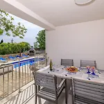 Grosser Pool Mit Salzelektrolyse Unweit Heilschlamm Bucht *