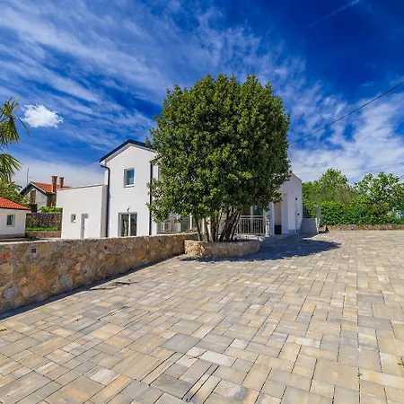 Apartamento Grosser Pool Mit Salzelektrolyse Unweit Heilschlamm Bucht Kras