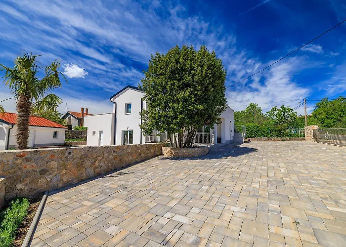 Apartamento Grosser Pool Mit Salzelektrolyse Unweit Heilschlamm Bucht Kras